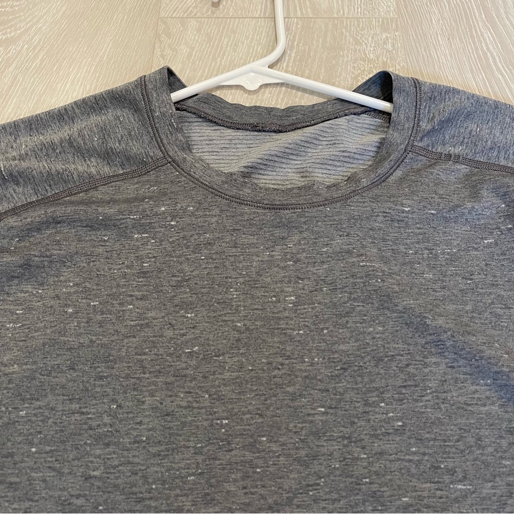 Lululemon Men’s Metal Vent Tee Shirt, size XXL, Gray - Picture 10 of 16